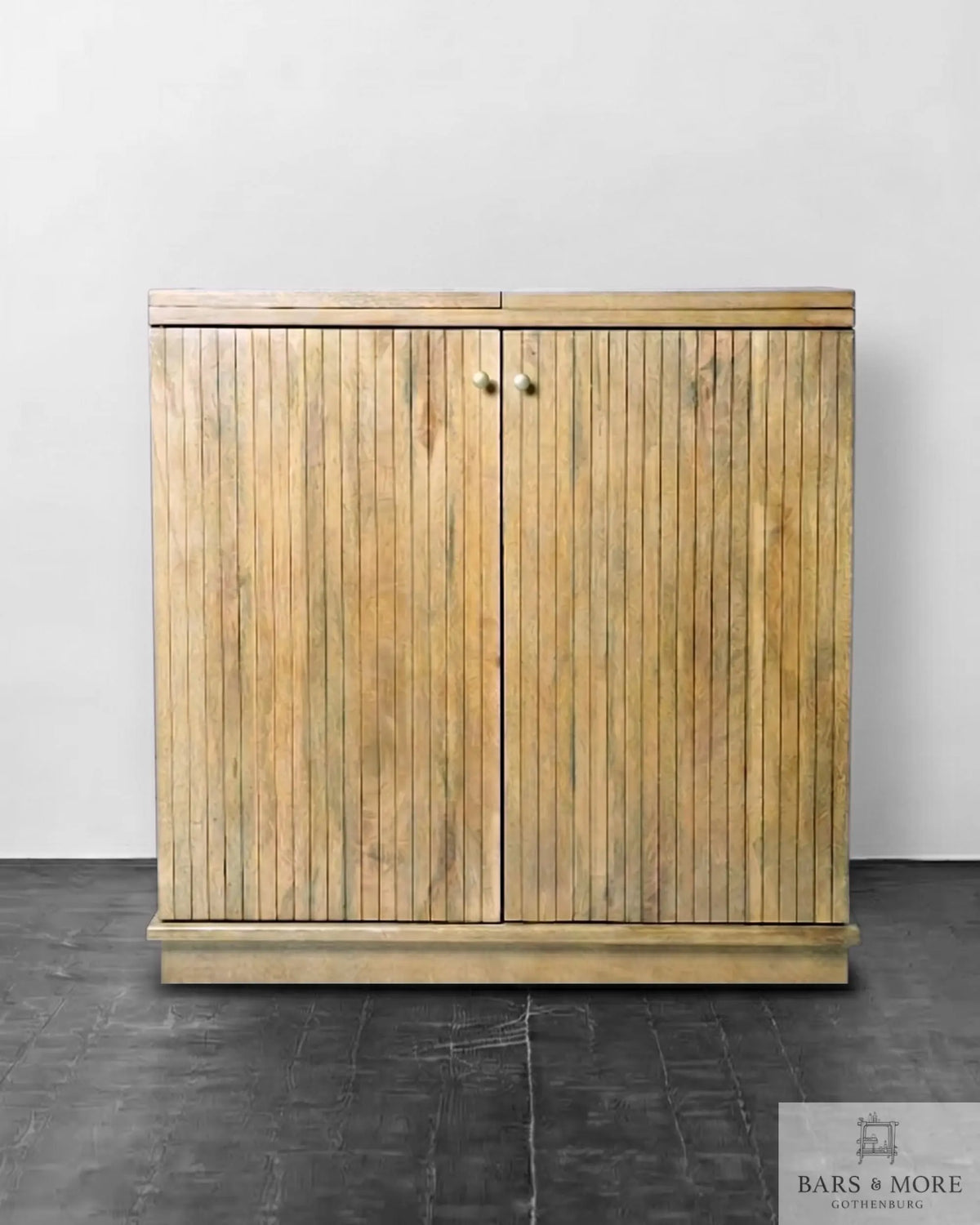 Bar Cabinet - Queen - fold-out on wheels My Store