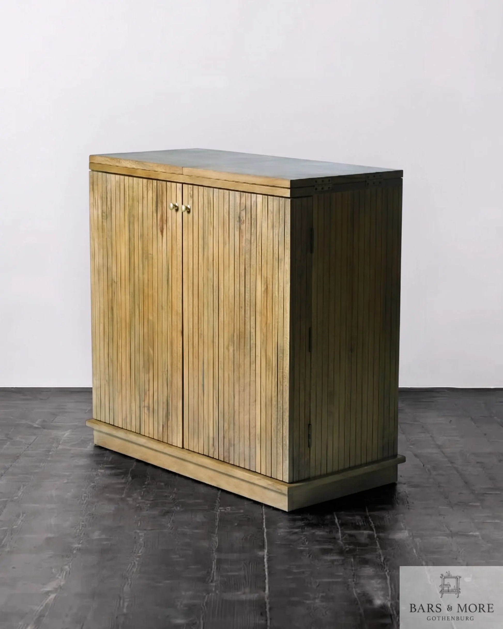 Bar Cabinet - Queen - fold-out on wheels My Store