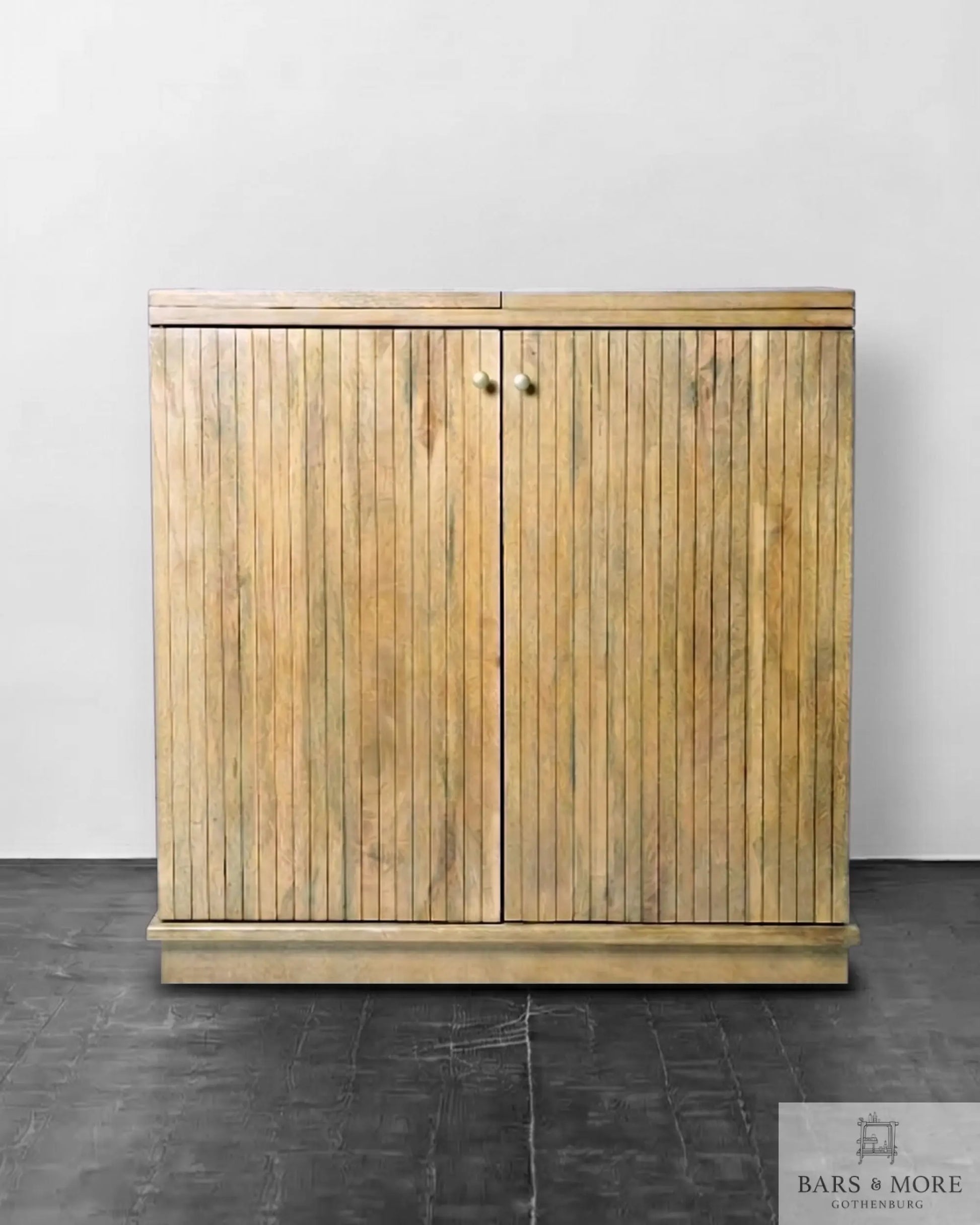 Bar Cabinet - Queen - fold-out on wheels My Store