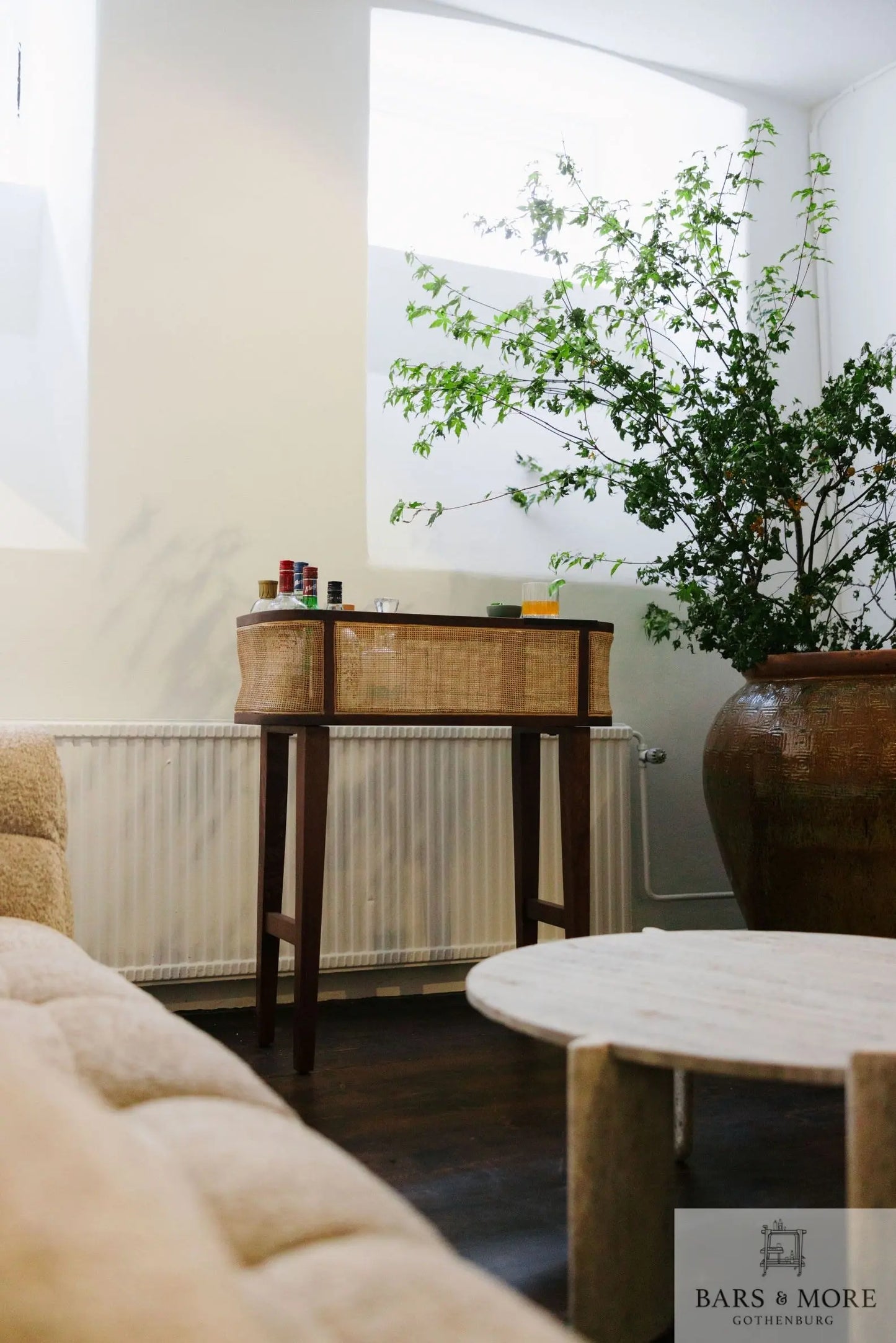 Bar table - Omaha with rattan MyBarfurniture