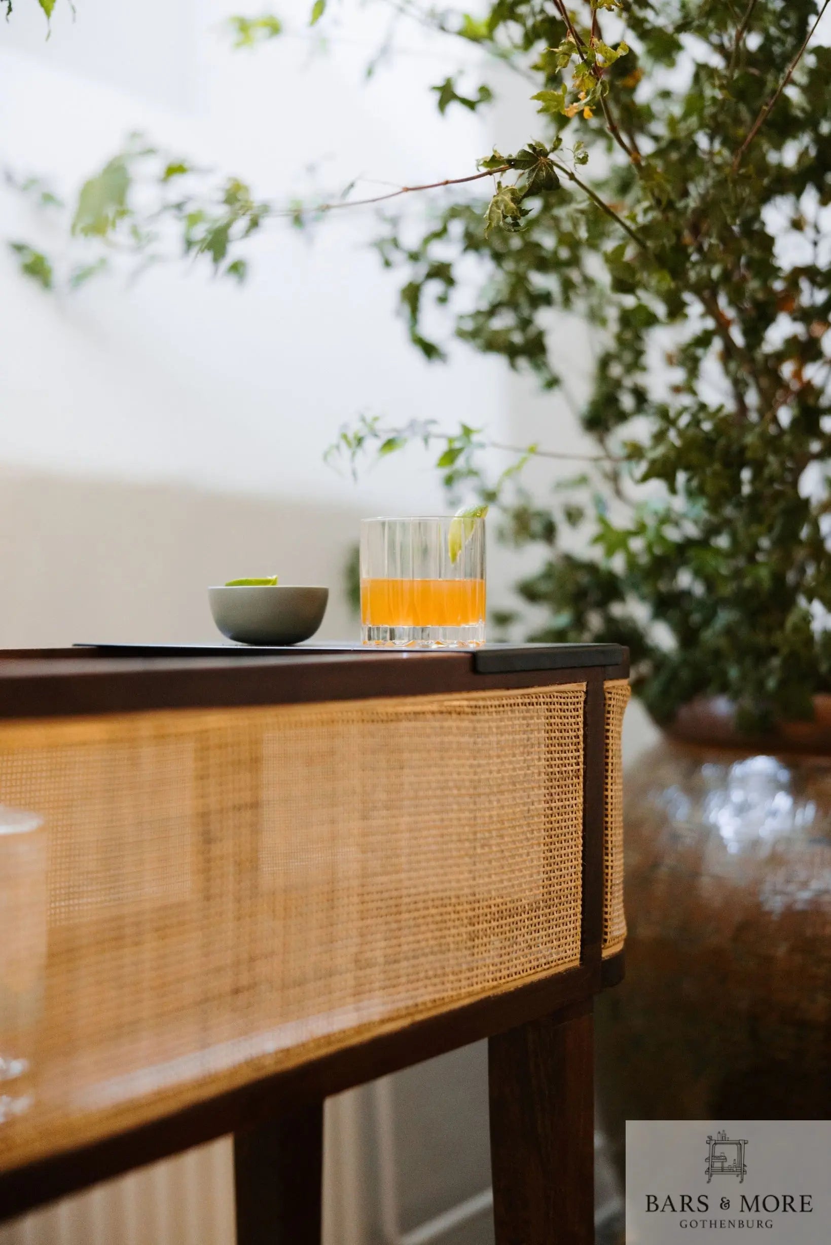 Bar table - Omaha with rattan MyBarfurniture